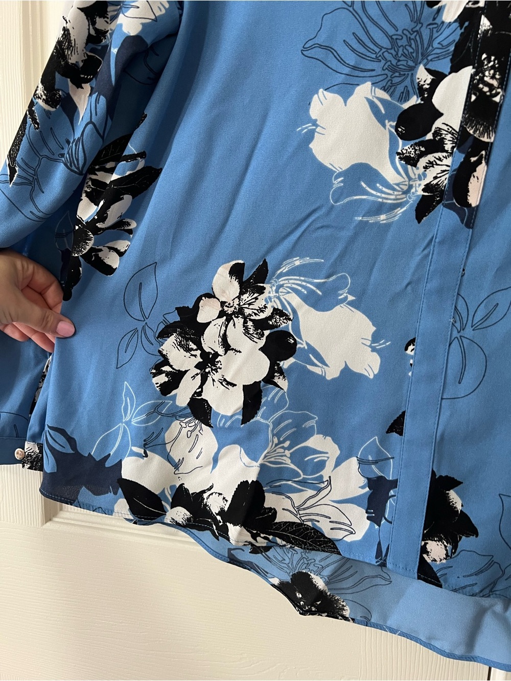 Jennifer Lopez Floral Blouse XL Blue Black White Long Sleeve Tunic Top - Picture 4 of 7